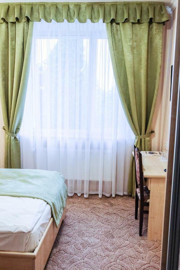 Оздоровчий Комплекс Гайки Заїзд Провулок Сухий Яр 12 Hotel Zhytomyr Ngoại thất bức ảnh