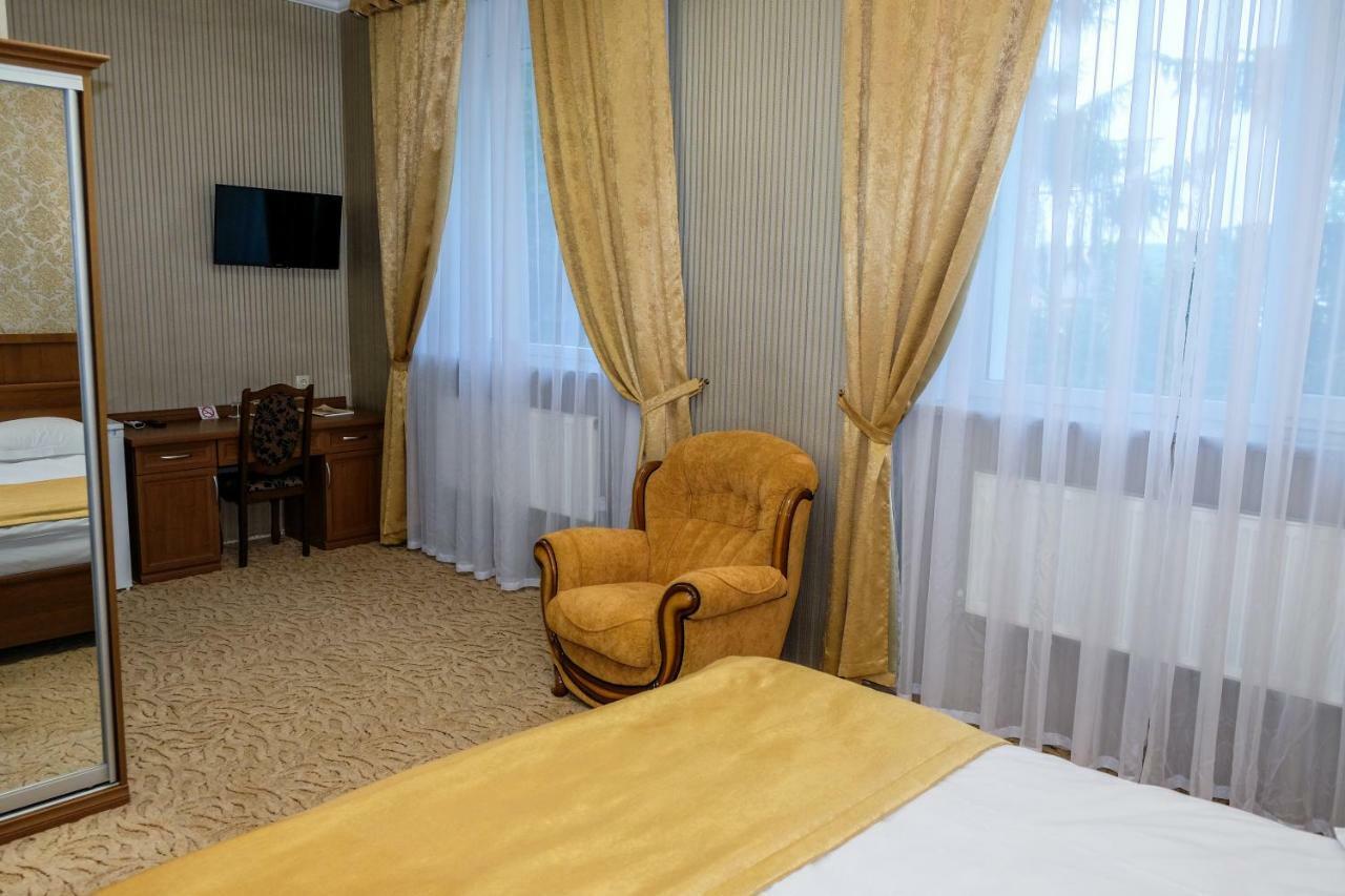Оздоровчий Комплекс Гайки Заїзд Провулок Сухий Яр 12 Hotel Zhytomyr Ngoại thất bức ảnh